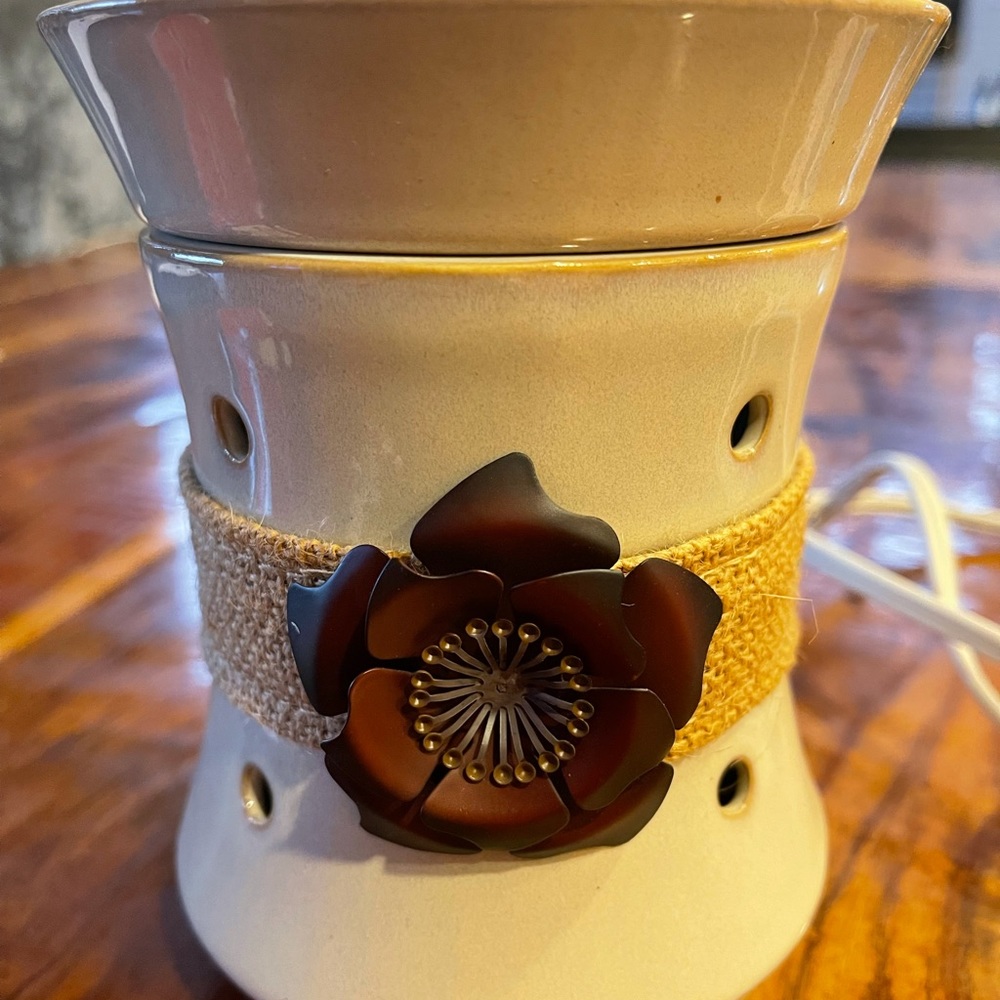 Adorable Scentsy Candle with Metal Flower Accent